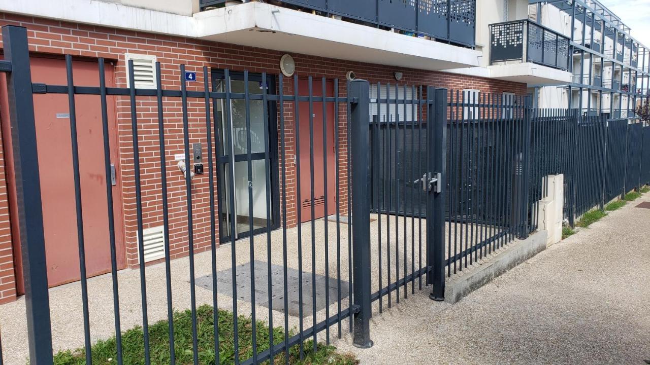 Disponible - Appartement Entier Neuf - 8Mn A Pied Rer C Paris, Parking Rue Gratuit, En Face Hopital D'Arpajon, Balcon Prive, Matelas Bultex 160X200, Ascenseur, Acces Pmr, Centre Ville A Pied 外观 照片