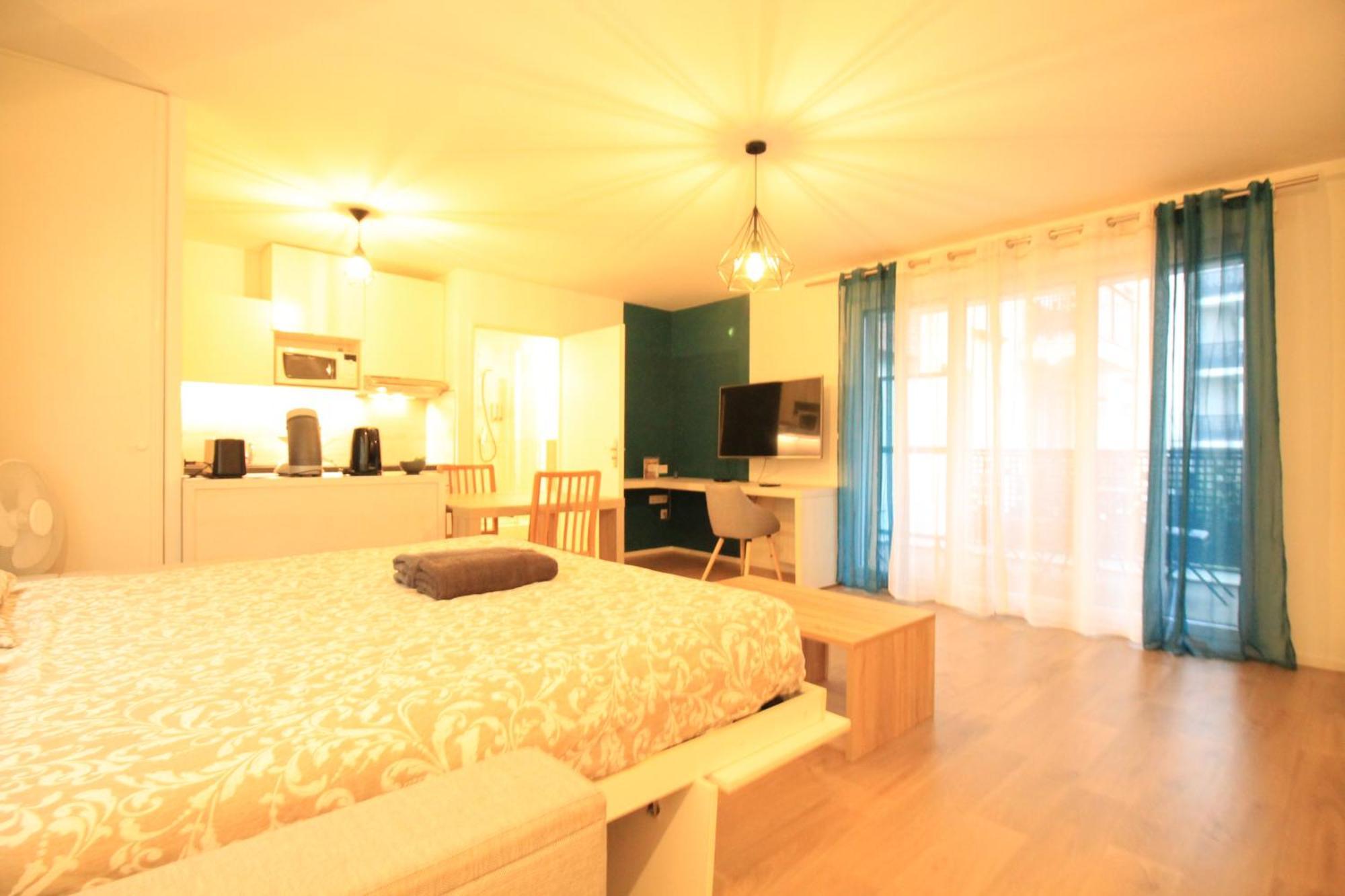 Disponible - Appartement Entier Neuf - 8Mn A Pied Rer C Paris, Parking Rue Gratuit, En Face Hopital D'Arpajon, Balcon Prive, Matelas Bultex 160X200, Ascenseur, Acces Pmr, Centre Ville A Pied 外观 照片